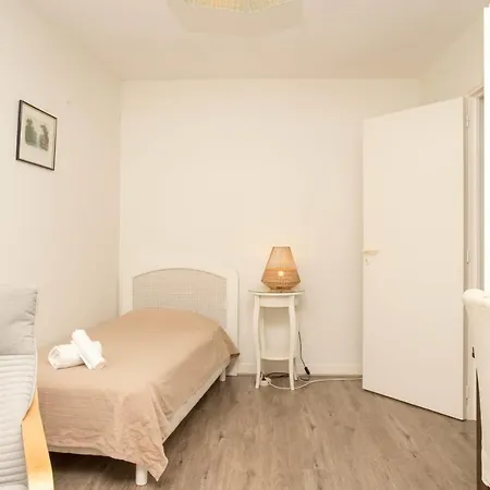 Apartment Studio Tres Calme En Plein Centre-ville De