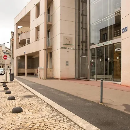 Apartment Studio Tres Calme En Plein Centre-ville De Poitiers