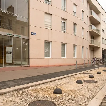 Studio Tres Calme En Plein Centre-ville De Apartment *