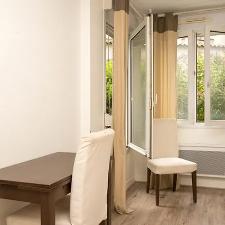 Studio Tres Calme En Plein Centre-ville De
